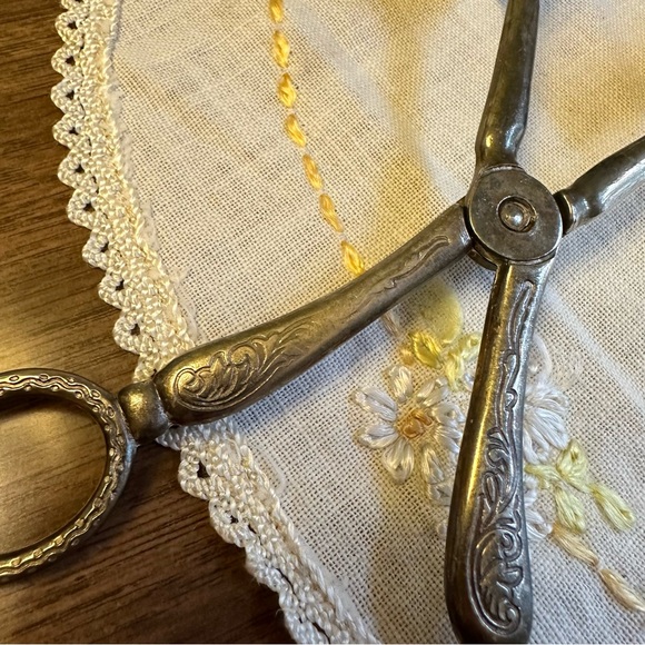 Vintage Ornate Silver Plate Scissor Pastry Tongs Dessert Sandwich Finger Loop - Picture 9 of 11